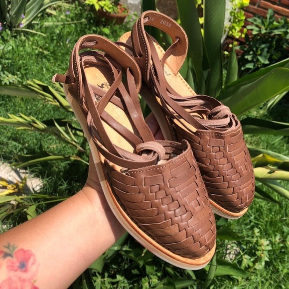 LACE UP HUARACHES - Picture 1 of 2